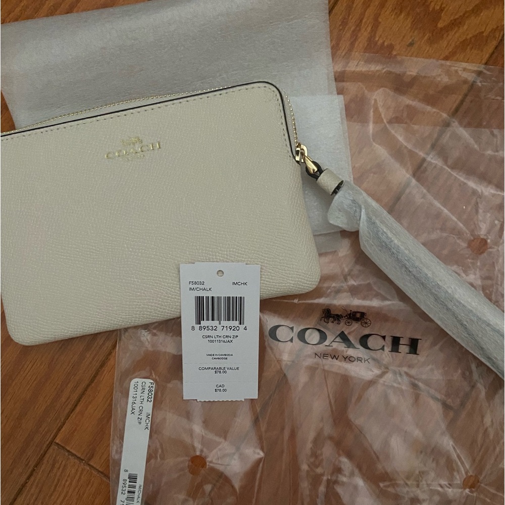 Coach wristlet - Picture 3 of 3